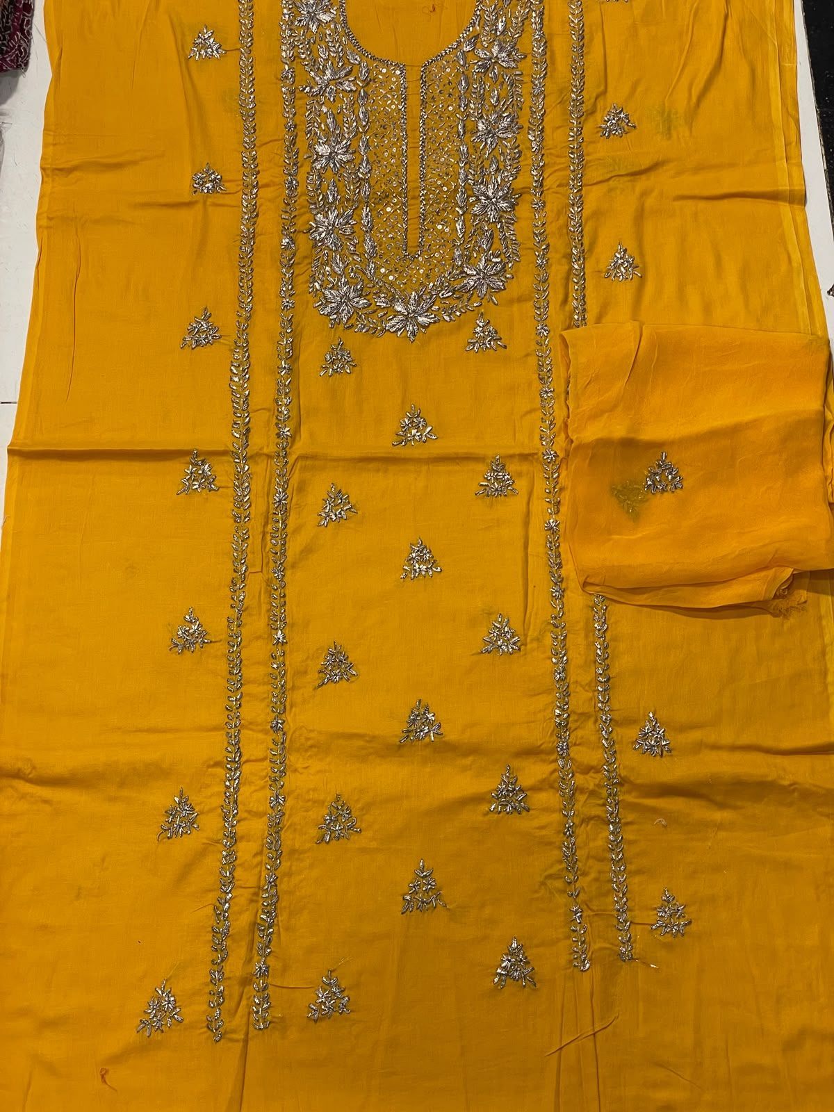 Gota work lawn suit back