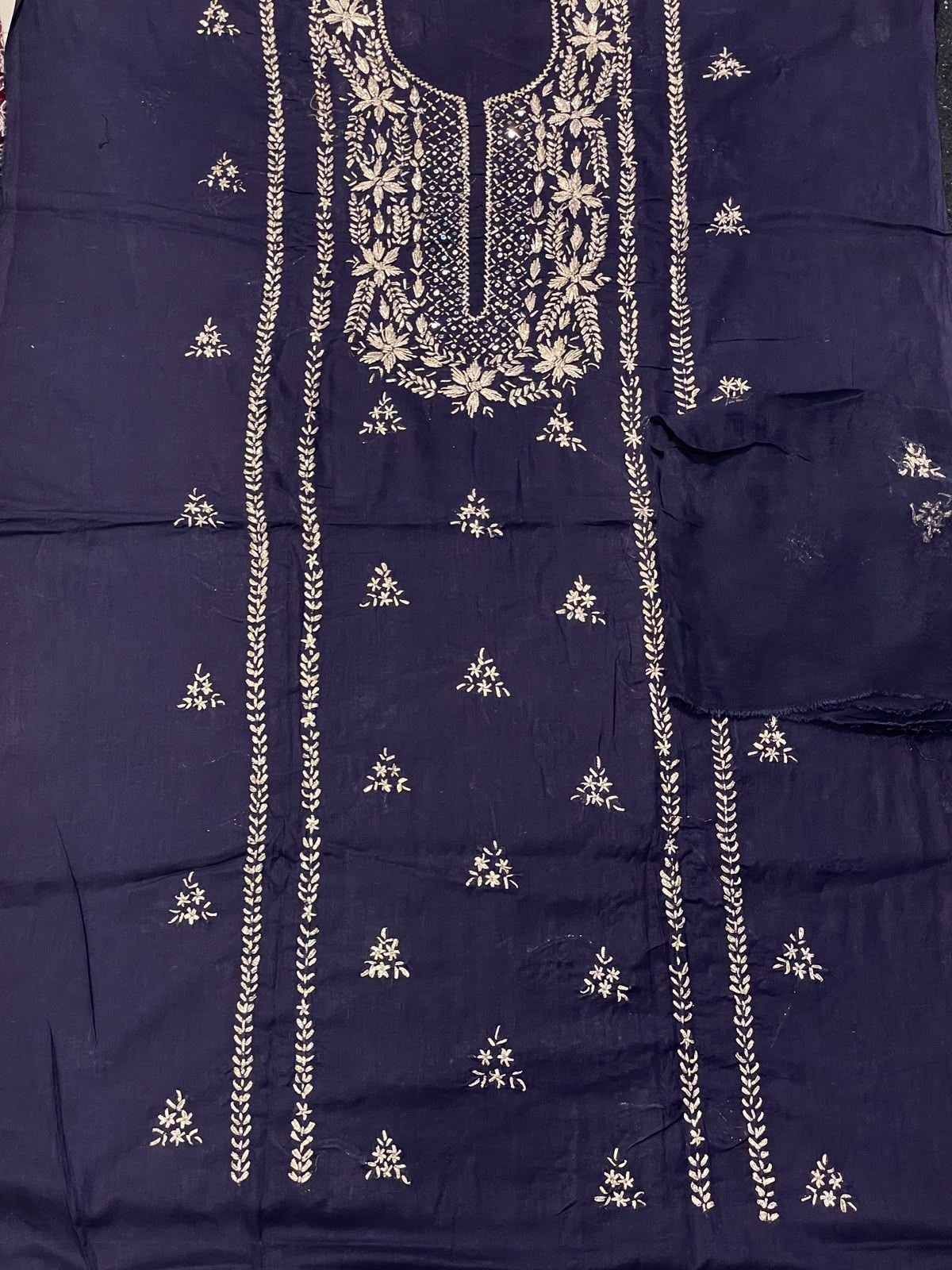 Gota work lawn suit closeup